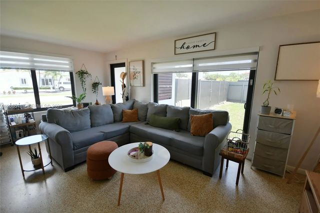 5 of 30 - 8350 Sw 12th Terrace, Miami, FL