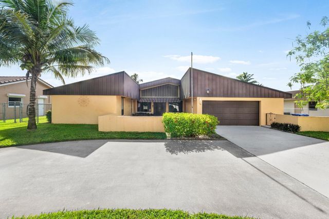 2 of 31 - 168 Meadowlark Drive, Royal Palm Beach, FL