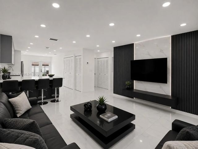 4 of 38 - 165 Sw 113th Court, Sweetwater, FL