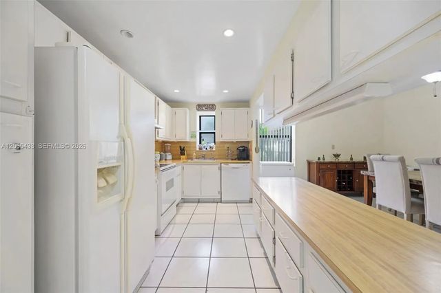 4 of 24 - 20401 Ne 30th Avenue #320-8, Aventura, FL