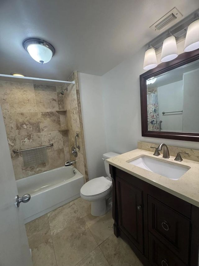 5 of 23 - 1075 Riverside Drive #303, Coral Springs, FL