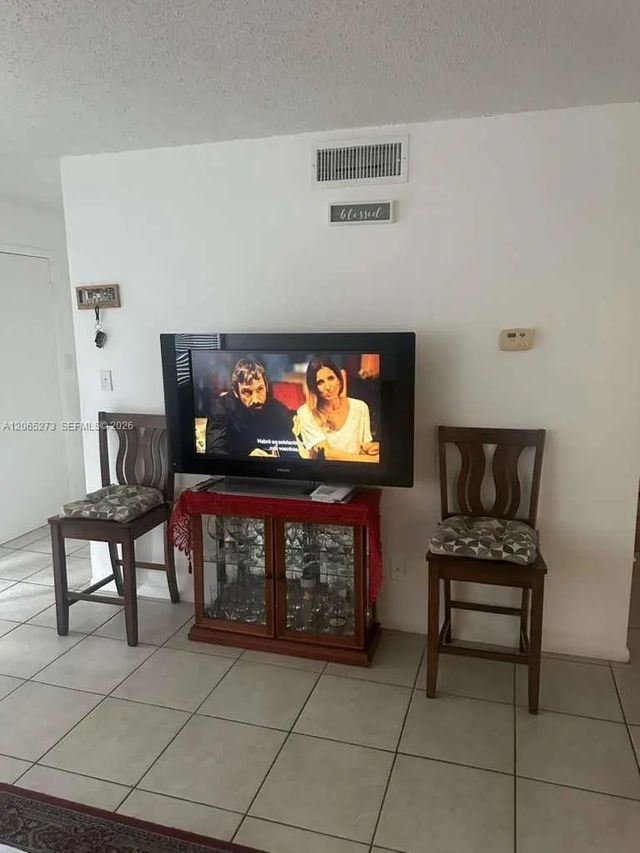 5 of 8 - 13287 Arbor Pointe Circle #304, Tampa, FL