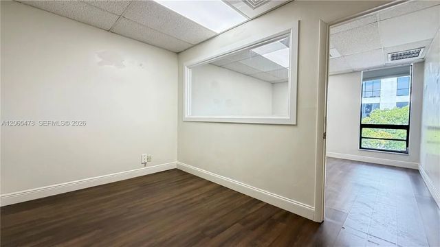 4 of 14 - 2500 Hollywood Boulevard #302, Hollywood, FL