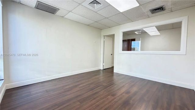 5 of 14 - 2500 Hollywood Boulevard #302, Hollywood, FL