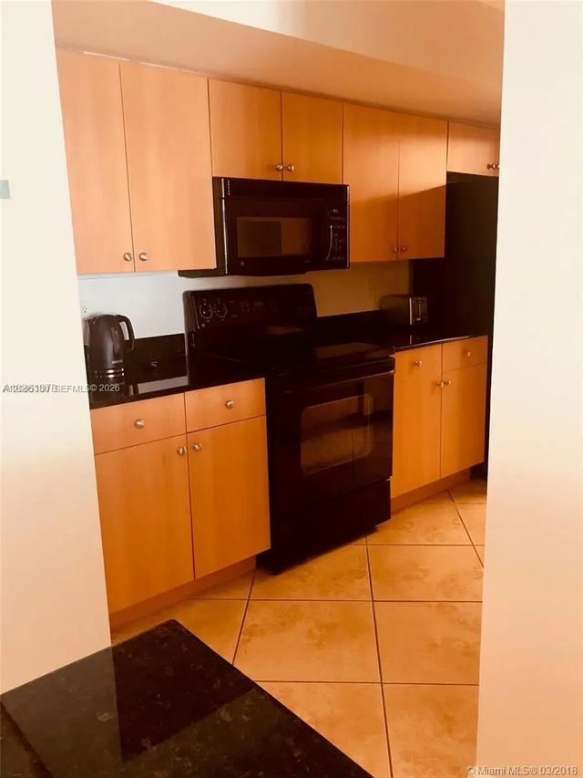 3 of 20 - 6917 Collins Avenue #912, Miami Beach, FL