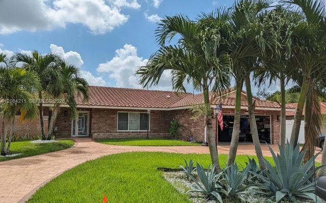 8697 Nw 1st Street, Coral Springs