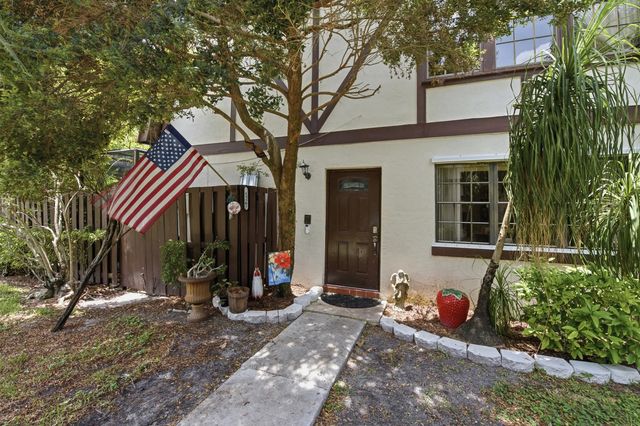 126 Weybridge Circle #b, Royal Palm Beach