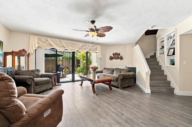 2 of 29 - 126 Weybridge Circle #b, Royal Palm Beach, FL