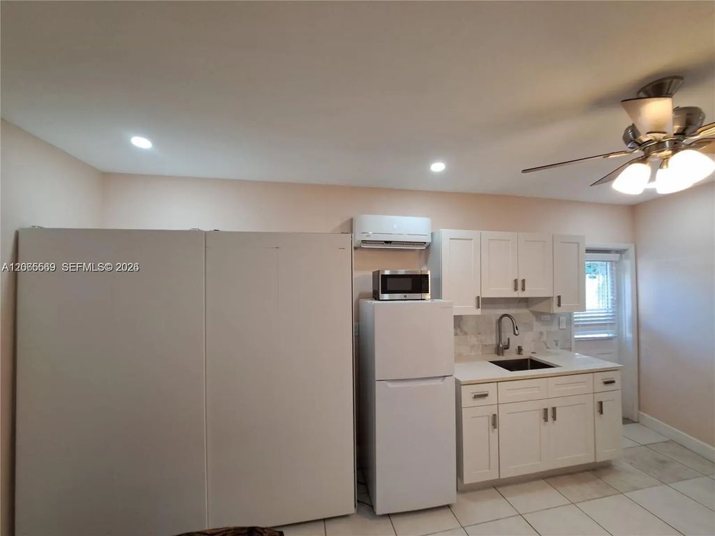 1111 Nw 79th Way, Pembroke Pines