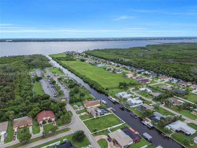 2328 Se 15 Terrace, Cape Coral