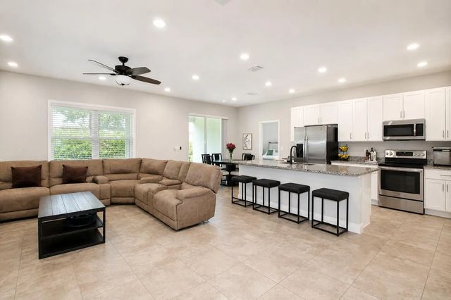 5 of 49 - 1013 Sw Eureka Avenue, Port St. Lucie, FL