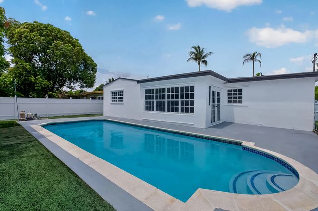 4 of 33 - 2701 De Soto Drive, Miramar, FL