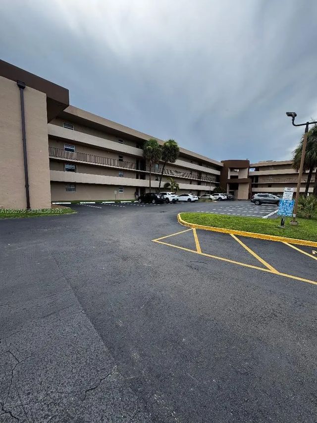 702 Nw 87th Avenue #105, Miami