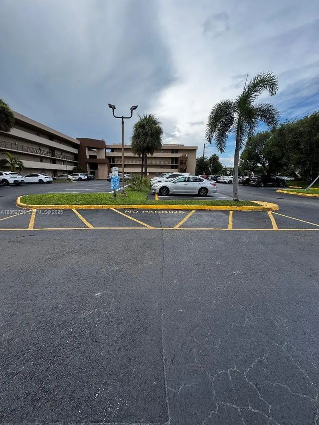 2 of 5 - 702 Nw 87th Avenue #105, Miami, FL