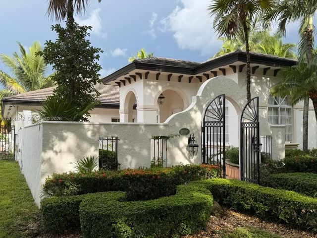 15901 Nw 83rd Place, Miami Lakes