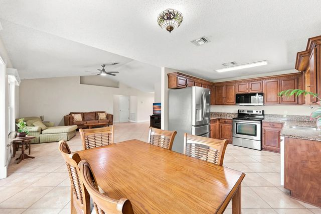 4 of 62 - 381 Ne Surfside Avenue, Port St. Lucie, FL