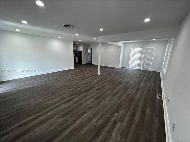 3 of 8 - 707 N 11th Avenue, Hollywood, FL