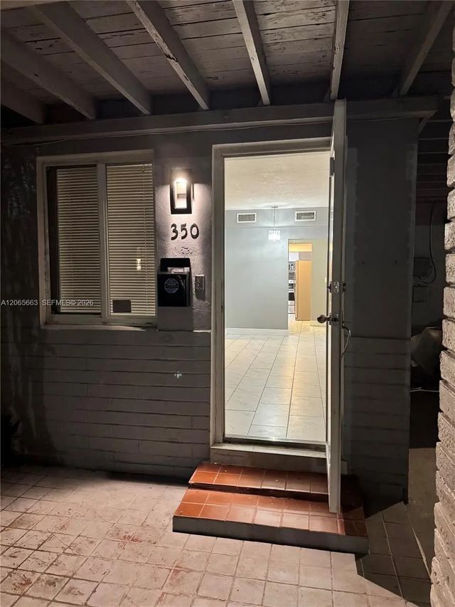 350 Nw 58th Avenue, Miami