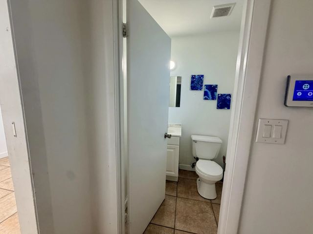 4 of 14 - 407 Nw 10th Terrace #407, Hallandale Beach, FL