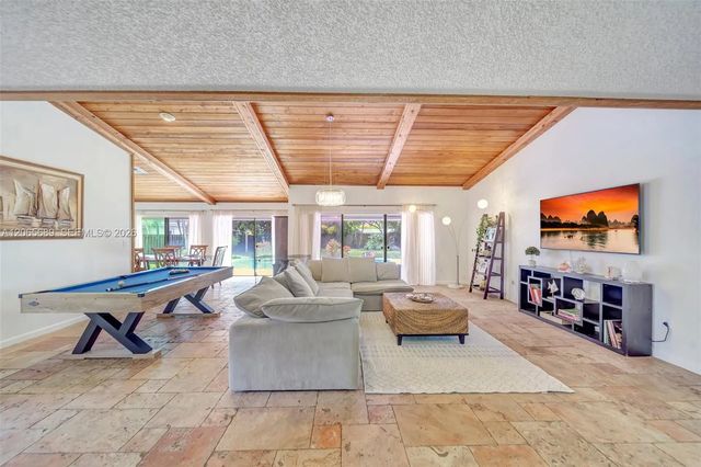 4 of 53 - 620 E Plantation Circle, Plantation, FL