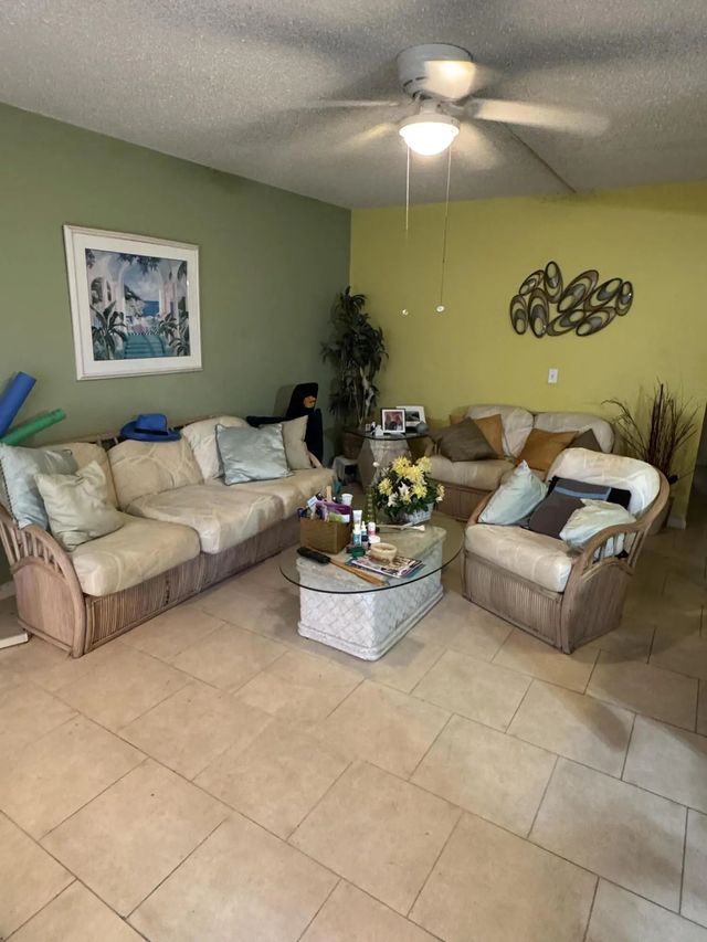 2 of 12 - 90 Windsor E, West Palm Beach, FL