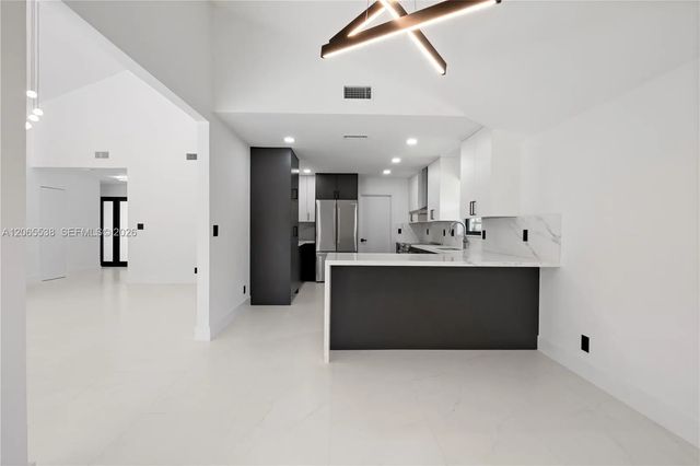 2 of 37 - 1543 Sw 1st Avenue, Boca Raton, FL