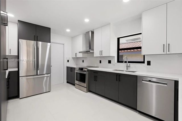 3 of 37 - 1543 Sw 1st Avenue, Boca Raton, FL