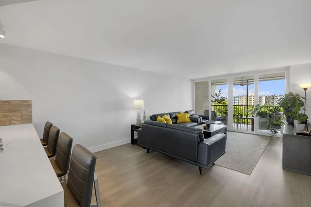3 of 26 - 3940 Inverrary Boulevard #803-a, Lauderhill, FL