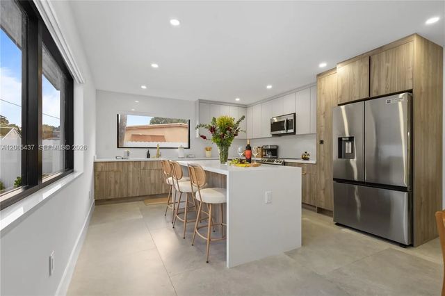 4 of 49 - 1042 Nw 13th Street, Fort Lauderdale, FL