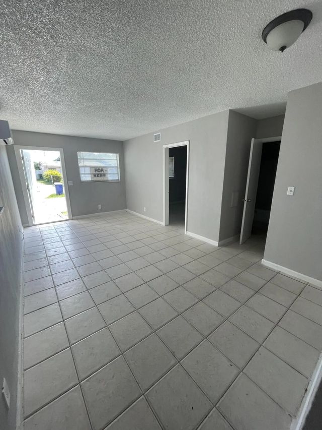 5 of 17 - 2301 Nw 23rd Lane #1-2, Fort Lauderdale, FL
