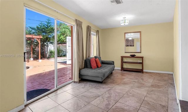 4 of 13 - 2006 Sw 8th Avenue, Largo, FL