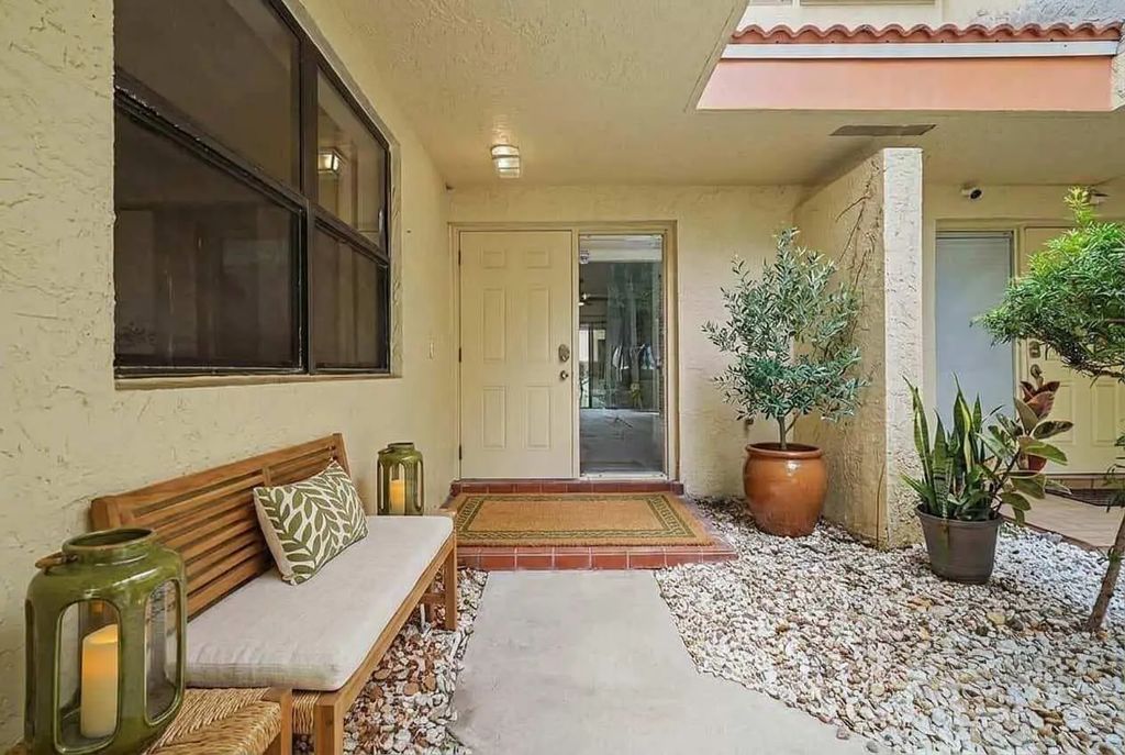 3405 Emerald Oaks Drive #207, Hollywood