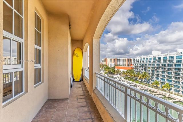 3 of 34 - 3001 Ne 185th Street #707, Aventura, FL