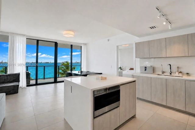 5 of 49 - 3131 Ne 7th Avenue #306, Miami, FL