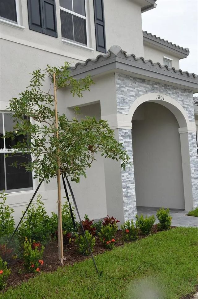 2 of 37 - 1801 Se 27th Terrace, Homestead, FL