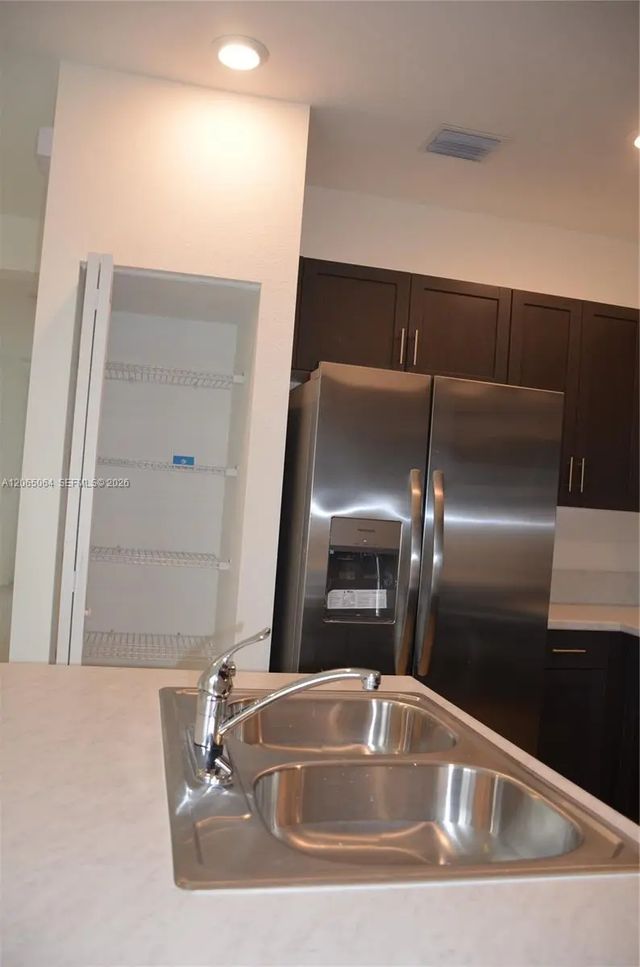 5 of 37 - 1801 Se 27th Terrace, Homestead, FL