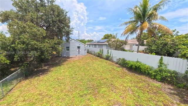 3156 Nw 55th Street, Miami