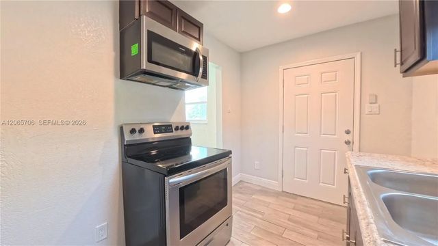 4 of 20 - 3156 Nw 55th Street, Miami, FL