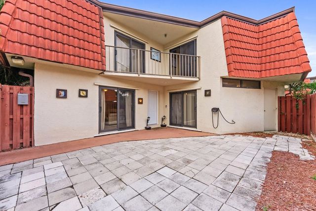 2 of 15 - 3874 Victoria Drive, West Palm Beach, FL