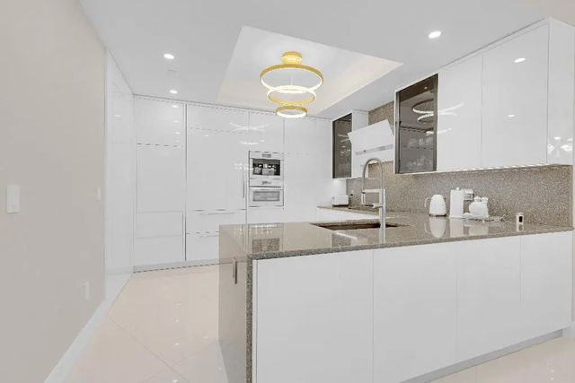4 of 36 - 15811 Collins Avenue #2207, Sunny Isles Beach, FL