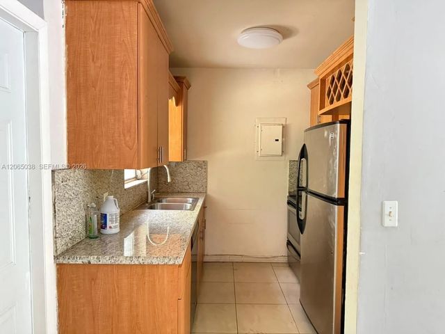 5 of 12 - 951 Ne 157th Terrace, North Miami Beach, FL