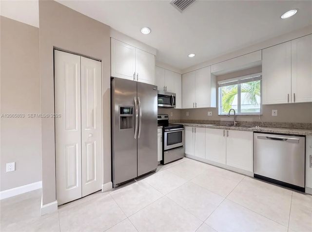2 of 31 - 17 Lakeview Drive, Key Largo, FL