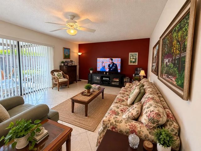 5 of 19 - 4161 Turnberry Circle #28, Lake Worth, FL