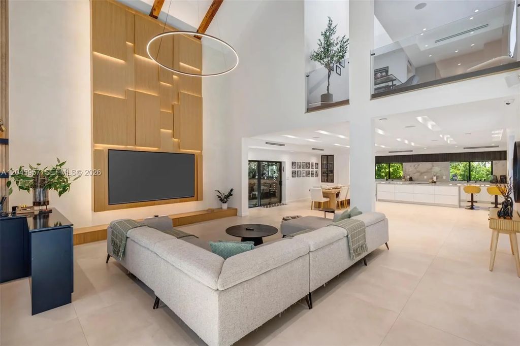 1977 S Oak Haven Circle, Miami