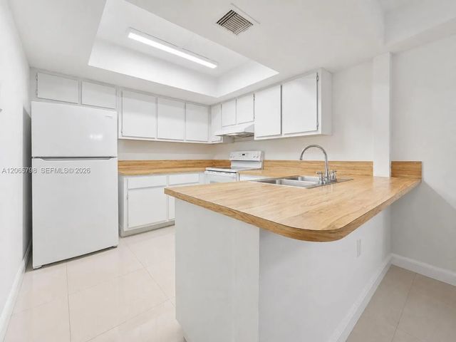 5 of 19 - 10895 Nw 7th Street #14-28, Miami, FL