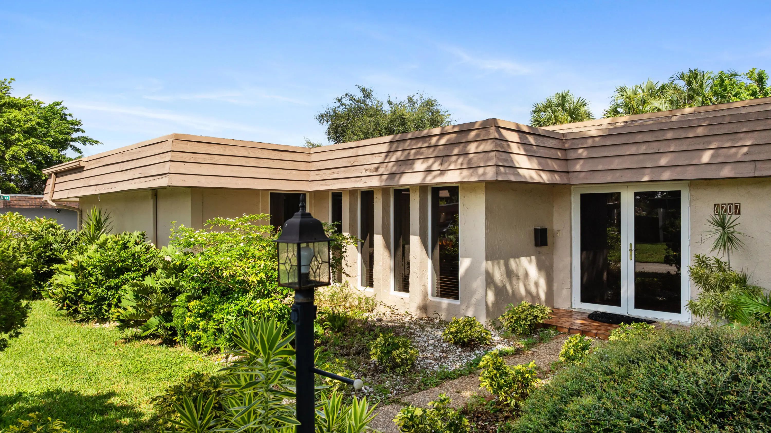 6207 Jacaranda Circle, Tamarac