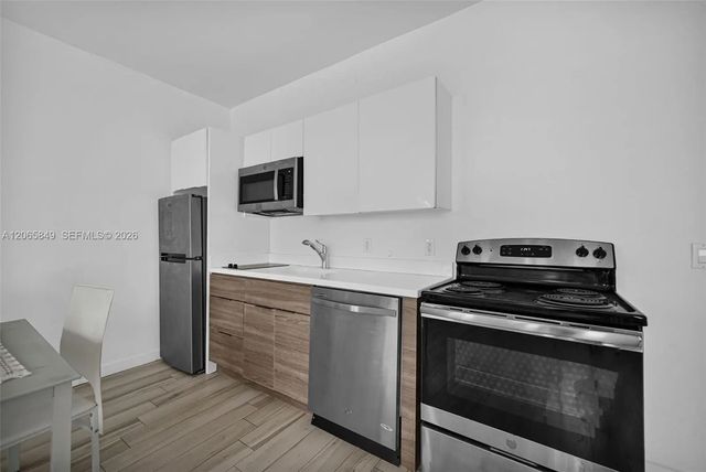 4 of 23 - 1560 Meridian Avenue #207, Miami Beach, FL