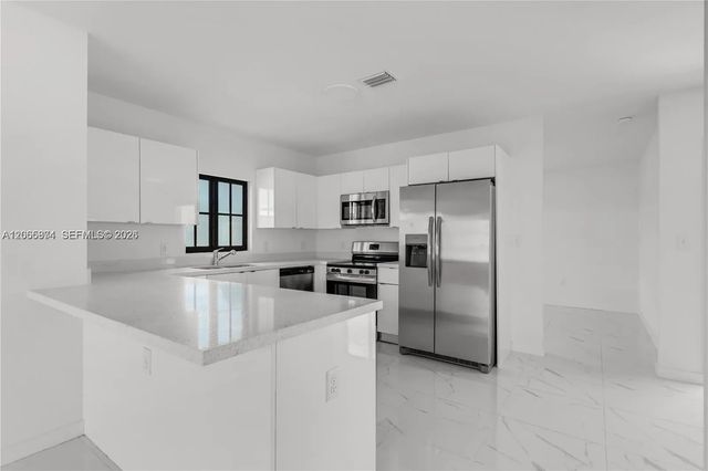 5 of 23 - 634 Sw 7th Street, Homestead, FL