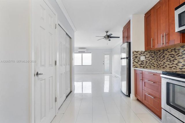 3 of 14 - 851 Meridian Avenue #24, Miami Beach, FL