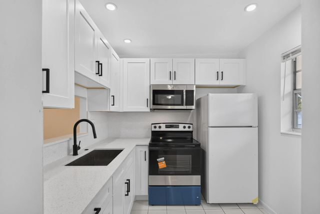 3 of 16 - 5061 W Oakland Park Boulevard #113, Lauderdale Lakes, FL